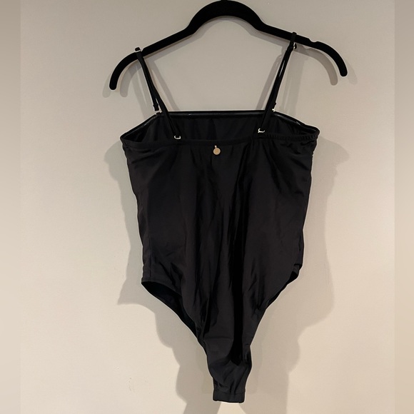 Tigerlily one piece swimsuit size medium - Picture 3 of 4